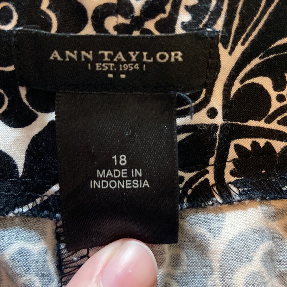 Ann Taylor black and white patterned slacks in women’s size 18 - Picture 7 of 8